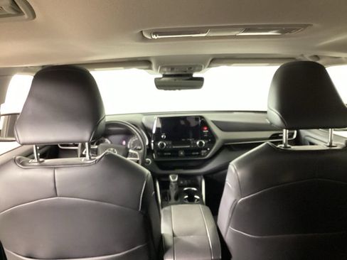 Used 2023 Toyota Highlander XLE AWD/4WD image 30