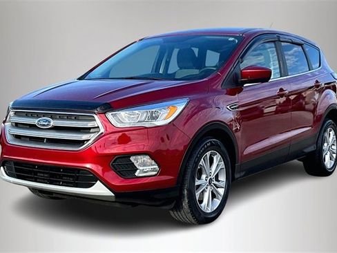 Used 2017 Ford Escape SE image 2