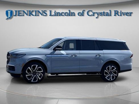 New 2026 Lincoln Navigator L Reserve AWD/4WD image 14