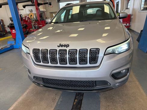 Used 2020 Jeep Cherokee Latitude Plus AWD/4WD image 5