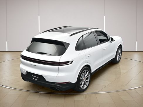 Certified 2025 Porsche Cayenne S AWD/4WD image 36