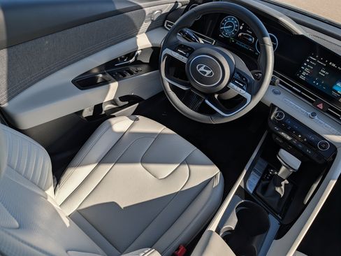 Certified 2026 Hyundai Elantra Limited FWD image 9