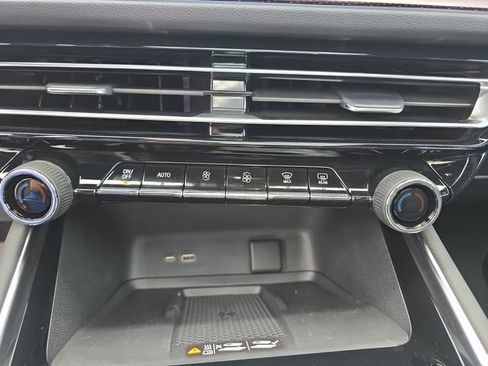 New 2026 Chevrolet Traverse Z71 w/ Driver Confidence Package AWD/4WD image 23