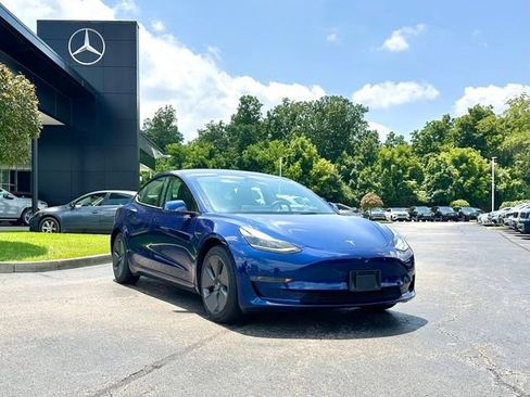 Used 2023 Tesla Model 3 Standard Range RWD image 1
