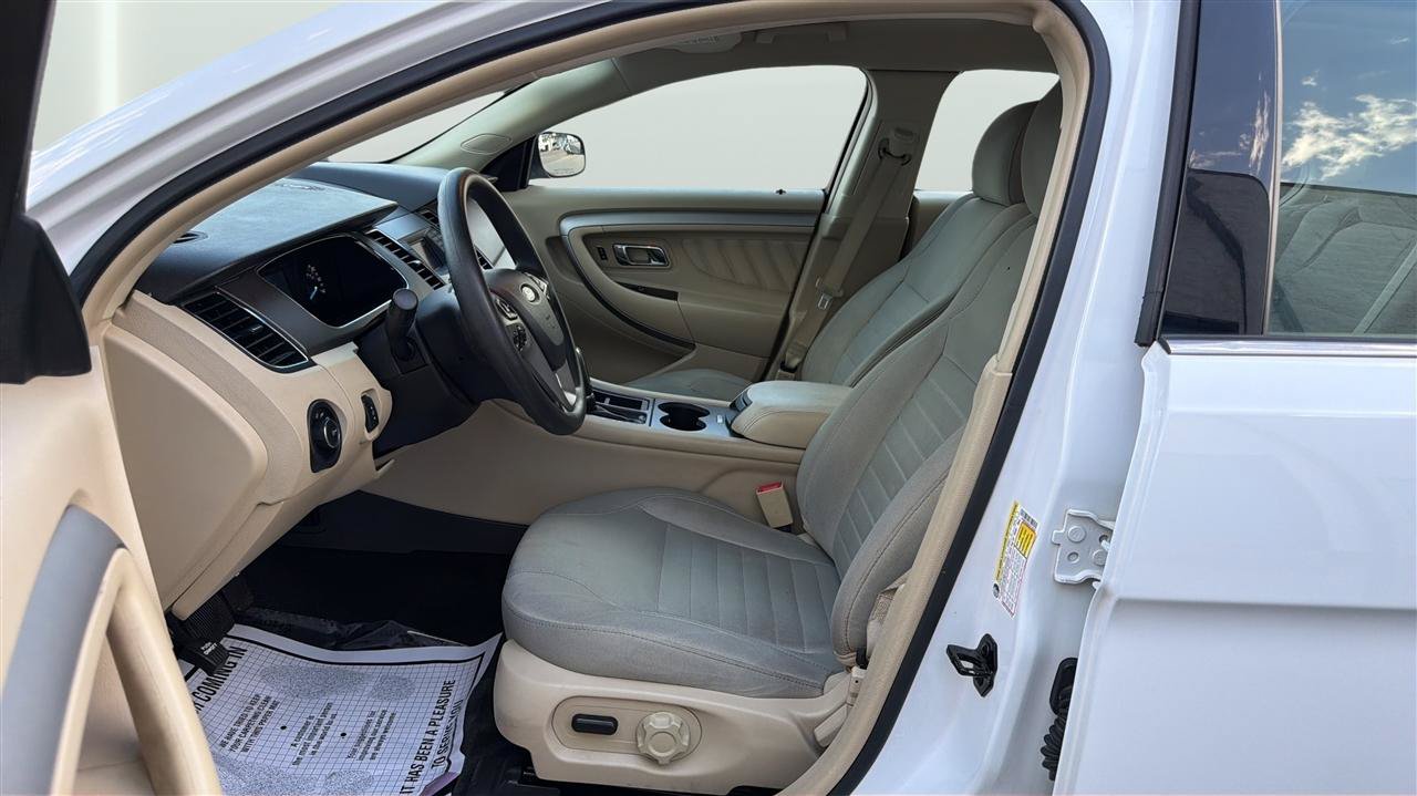 Used 2016 Ford Taurus SE FWD image 11