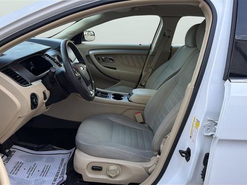 Used 2016 Ford Taurus SE FWD image 11