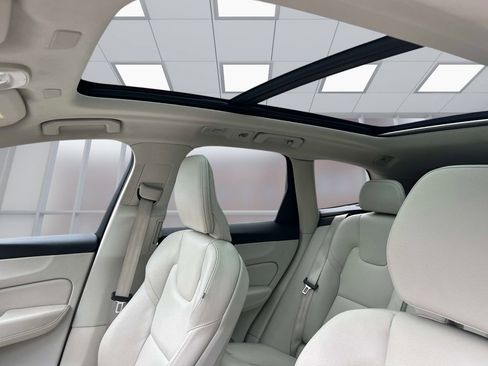 Used 2023 Volvo XC60 B5 Core image 20