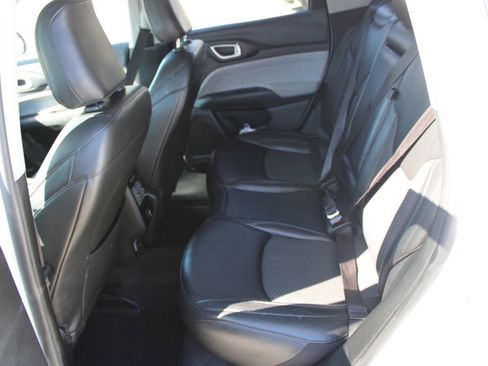 Used 2022 Jeep Compass Latitude image 14