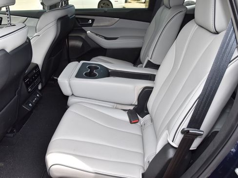Used 2024 Acura MDX SH-AWD w/ Advance Package image 9