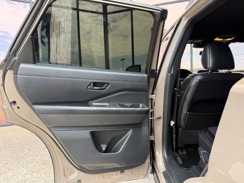 Used 2023 Nissan Pathfinder Rock Creek AWD/4WD image 35