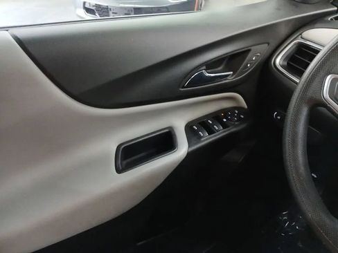 Used 2019 Chevrolet Equinox LS w/ LS Convenience Package FWD image 17
