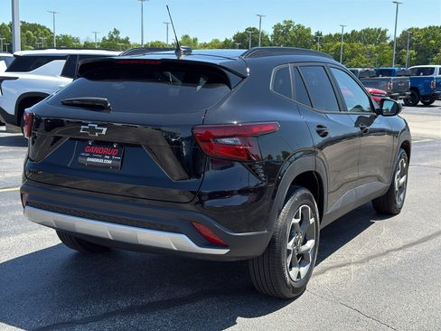 Used 2025 Chevrolet Trax LT w/ LT Convenience Package FWD image 5