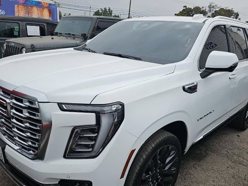 Used 2026 GMC Yukon Denali w/ Denali Reserve Package AWD/4WD image 2