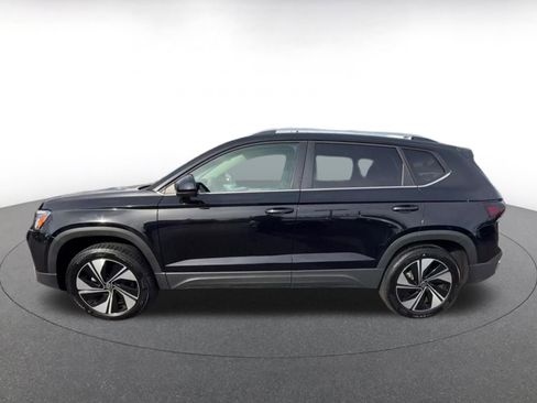 Used 2025 Volkswagen Taos SE image 9