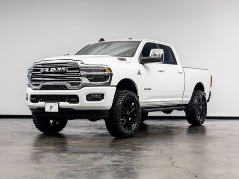 Used 2025 RAM 2500 Laramie AWD/4WD image 7