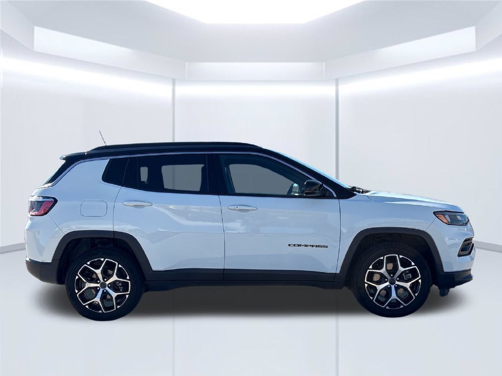 Used 2025 Jeep Compass Limited AWD/4WD image 8