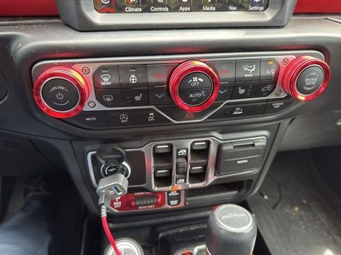 Used 2022 Jeep Gladiator Rubicon w/ Cold Weather Group AWD/4WD image 16
