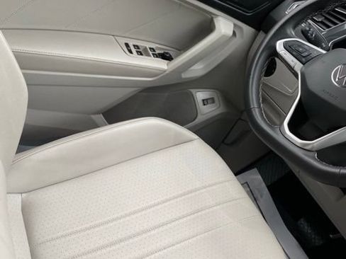 Used 2024 Volkswagen Tiguan SE w/ Panoramic Sunroof Package AWD/4WD image 16