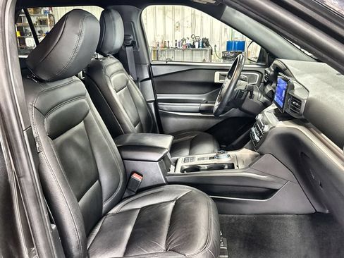 Used 2020 Ford Explorer XLT RWD image 31