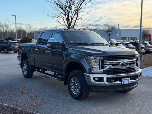 Used 2019 Ford F250 XLT w/ XLT Premium Package image 3