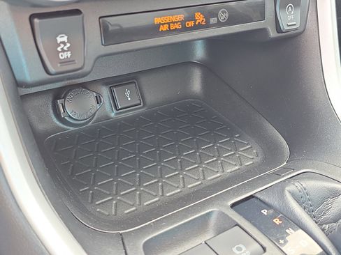 Used 2021 Toyota RAV4 XLE Premium image 29