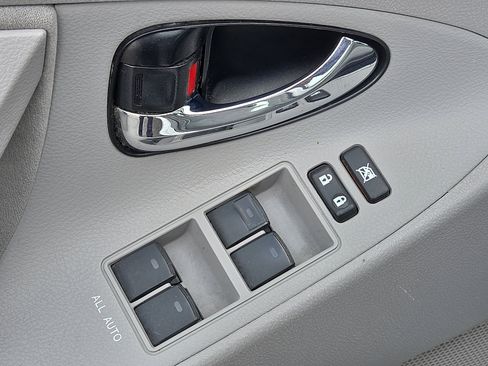 Used 2011 Toyota Camry LE image 13