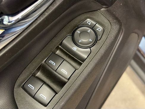 Used 2018 Chevrolet Equinox LT image 16