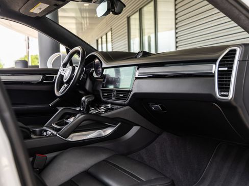 Certified 2020 Porsche Cayenne Turbo AWD/4WD image 49