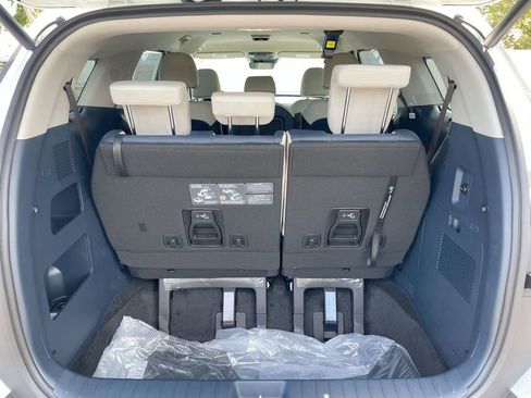 New 2026 Kia Carnival EX image 50