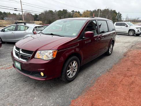Used 2019 Dodge Grand Caravan SXT image 3