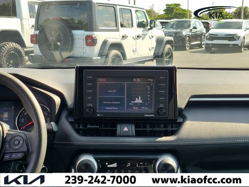 Used 2021 Toyota RAV4 LE FWD image 18