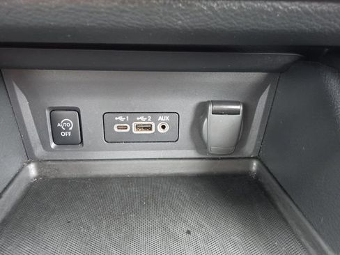Used 2025 Nissan Sentra SR FWD image 6