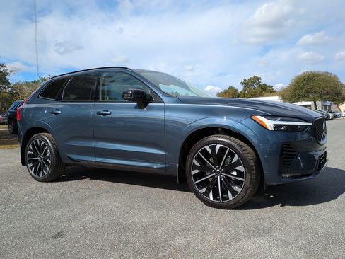 New 2026 Volvo XC60 B5 Ultra w/ Climate Package image 2