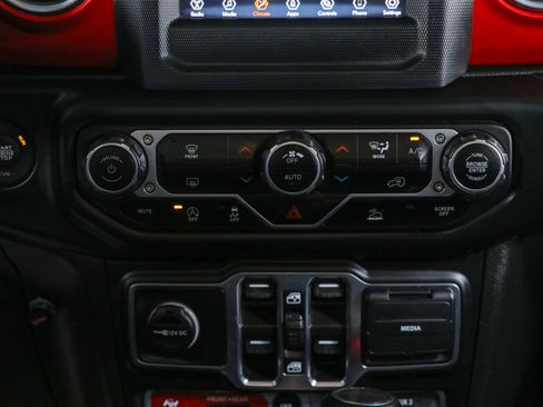 Used 2021 Jeep Gladiator Rubicon w/ LED Lighting Group AWD/4WD image 20