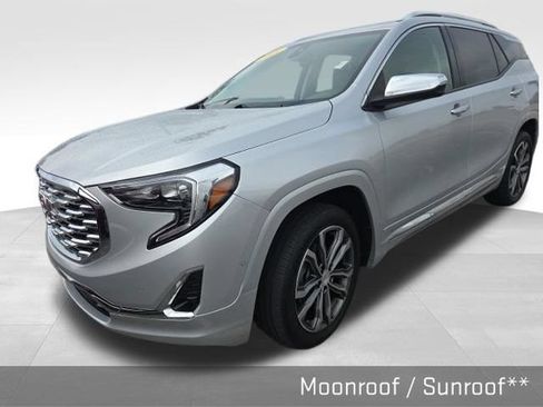 Used 2020 GMC Terrain Denali w/ Denali Premium Package AWD/4WD image 2