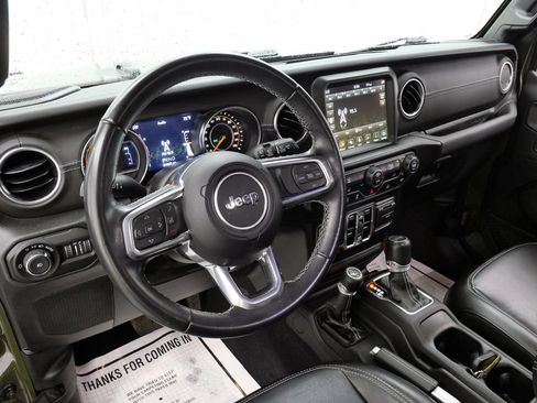 Used 2022 Jeep Wrangler Unlimited Sahara AWD/4WD image 11