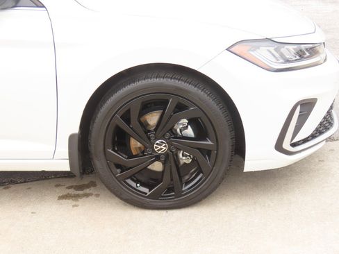 Used 2025 Volkswagen Jetta SE FWD image 9
