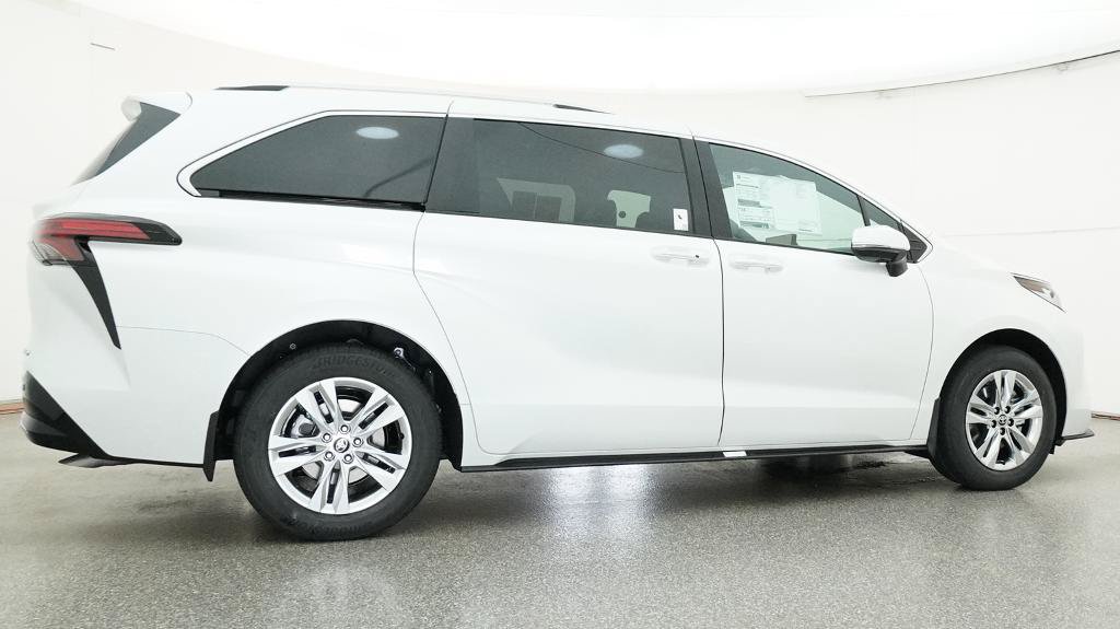Used 2026 Toyota Sienna Limited FWD image 29