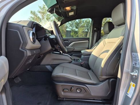 Used 2026 Chevrolet Colorado ZR2 w/ Technology Package AWD/4WD image 17