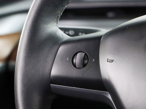 Used 2023 Tesla Model Y AWD image 13