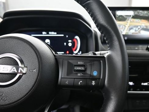 Used 2024 Nissan Rogue Platinum image 17