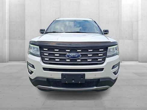Used 2017 Ford Explorer XLT w/ Equipment Group 202A AWD/4WD image 2