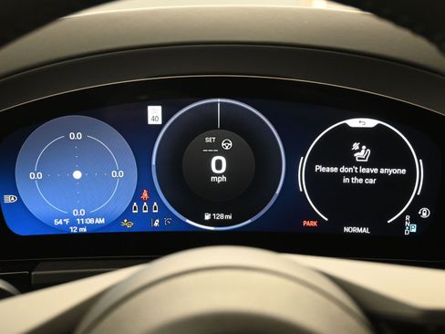 Certified 2024 Porsche Macan 4 Electric image 18