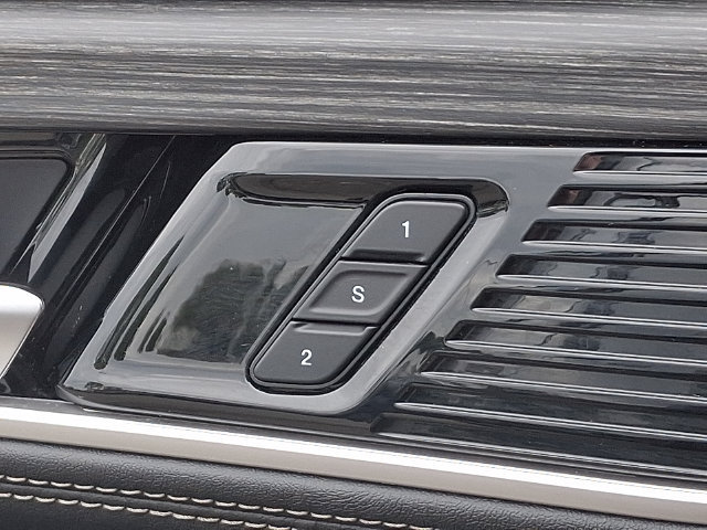 Used 2024 Jeep Wagoneer Series II w/ Flexible Seating Group AWD/4WD image 16