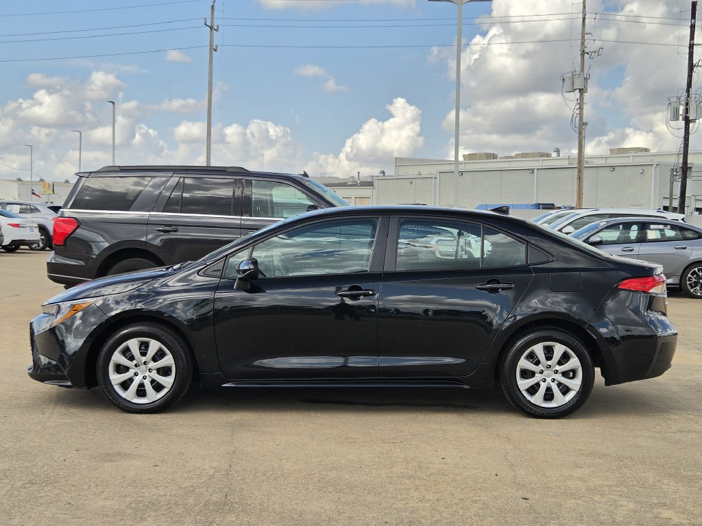 Used 2025 Toyota Corolla LE FWD image 6