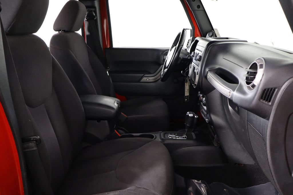 Used 2014 Jeep Wrangler Unlimited Sport w/ Connectivity Group AWD/4WD image 17