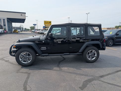 Used 2013 Jeep Wrangler Unlimited Sport w/ Connectivity Group AWD/4WD image 5