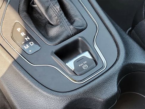 Used 2020 Jeep Cherokee Latitude Plus image 31