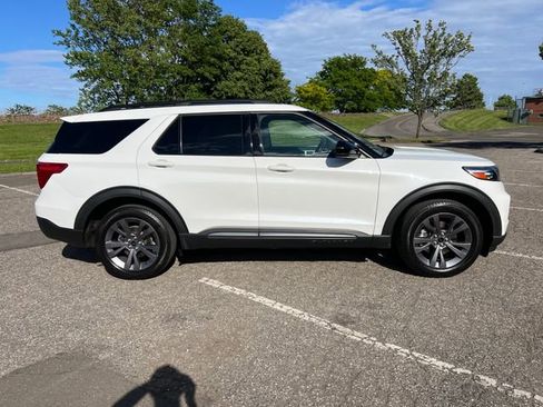 Used 2023 Ford Explorer XLT w/ Equipment Group 202A AWD/4WD image 12