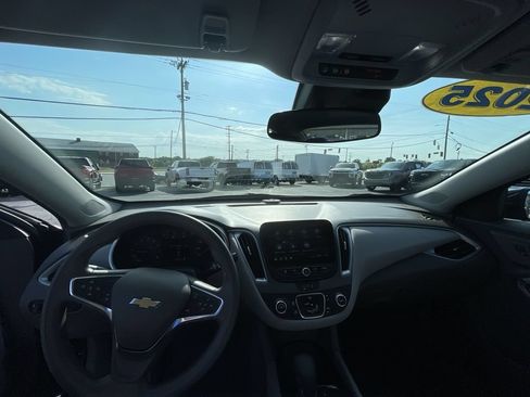 Used 2025 Chevrolet Malibu LS FWD image 11